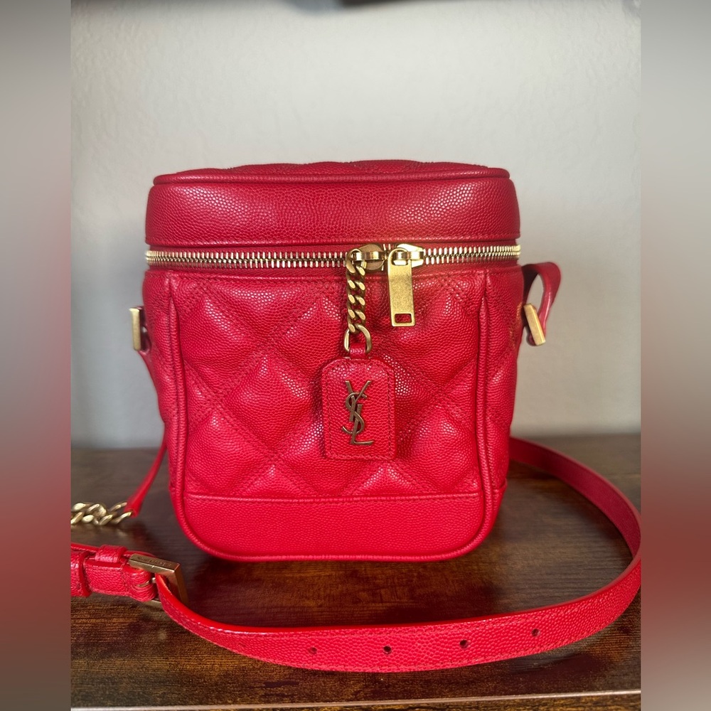 YSL Saint Laurent Red Quilted Leather 80s Vanity Crossbody with Gold Hardware - Picture 2 of 13